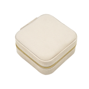 Aksamitne etui na biżuterię...